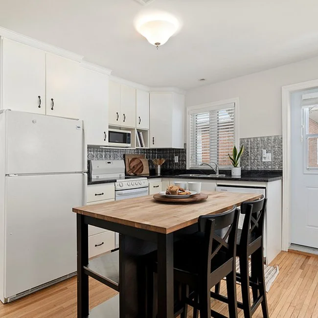 LV 2 breakfast nook wide.jpg