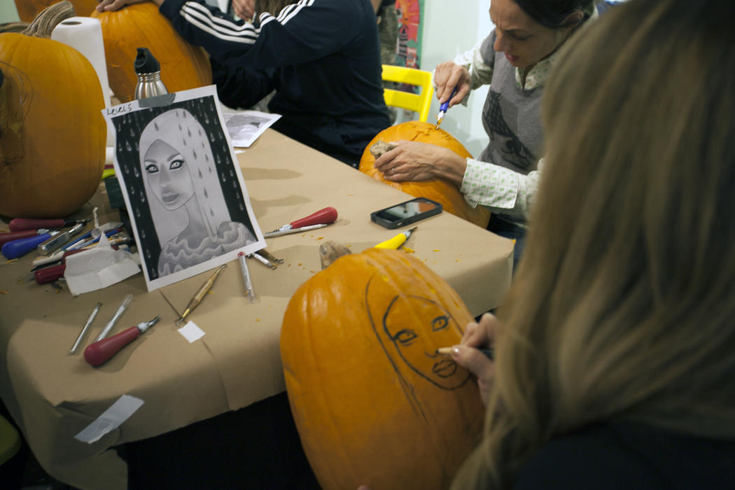 3240d2f0-5912-11e4-9fb6-71e3320c41da_maniac-pumpkin-carvers-workshop-0009.jpg