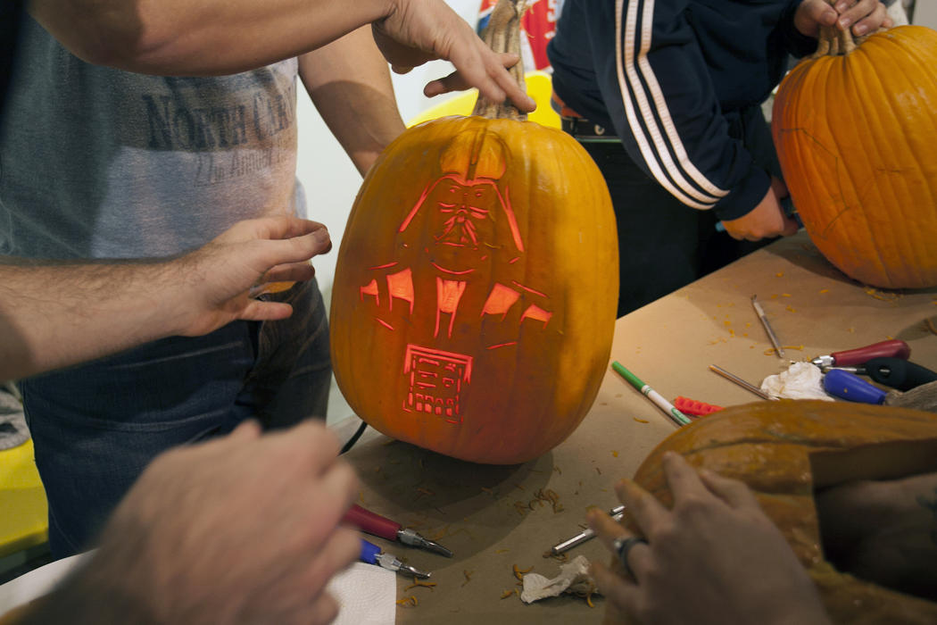 5368ad90-5912-11e4-9fb6-71e3320c41da_maniac-pumpkin-carvers-workshop-0018.jpg