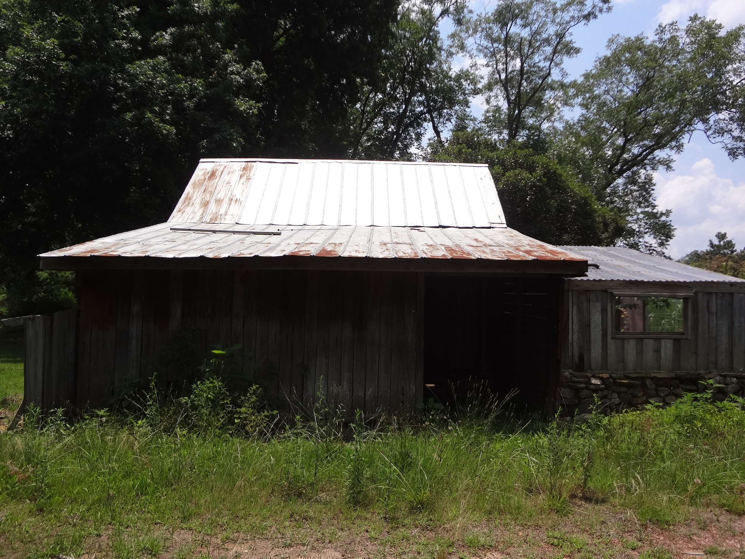 Red barn right side