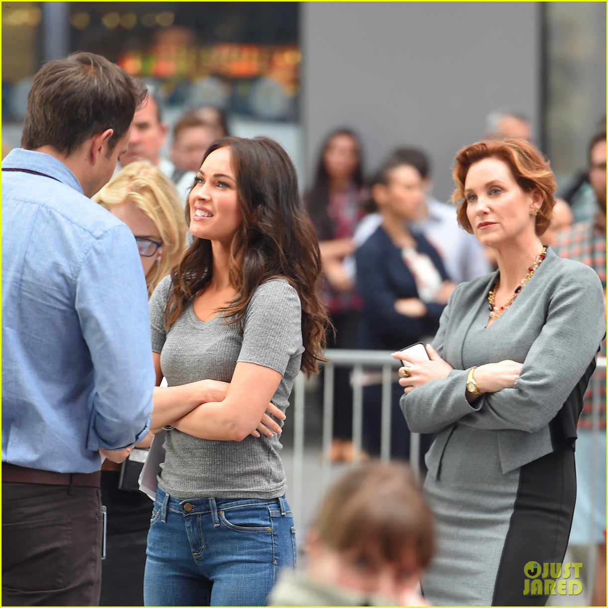 megan-fox-judith-hoag-tmnt-2-set-12.jpg