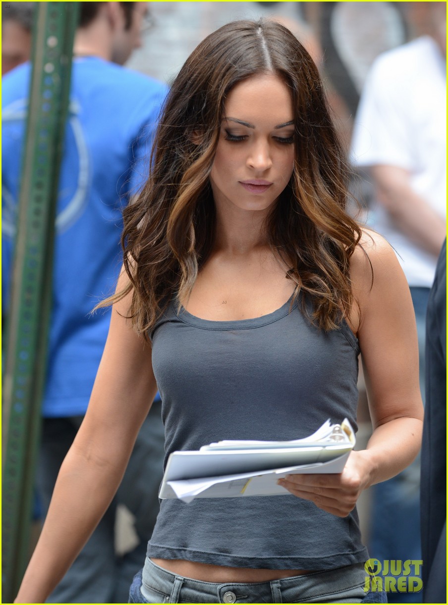 megan-fox-judith-hoag-tmnt-2-set-25.jpg
