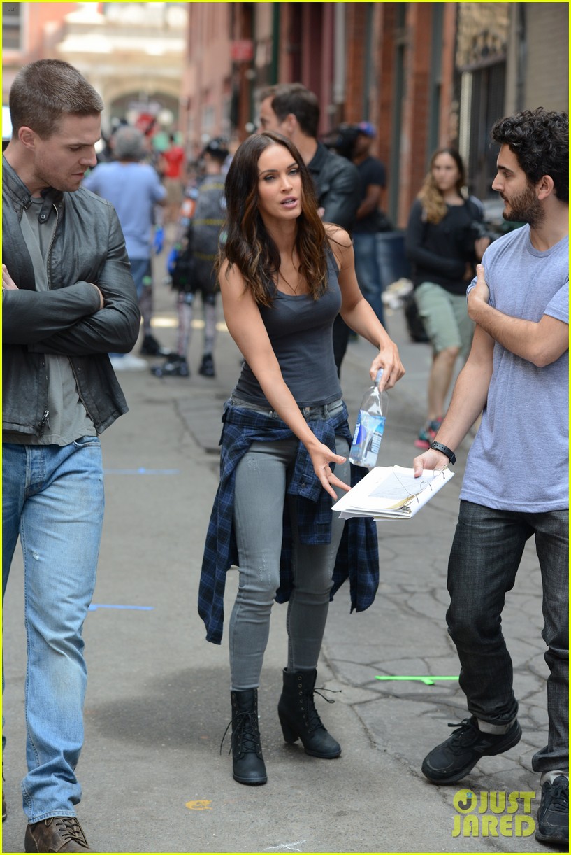 megan-fox-judith-hoag-tmnt-2-set-29 (1).jpg