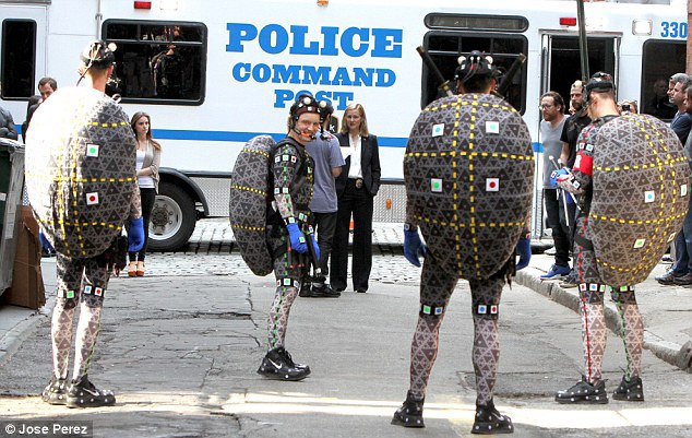 wpid-2898da0e00000578-3078978-turtle_power_played_by_alan_ritchson_noel_fisher_jeremy_howard_a-a-27_1431476661245.jpg