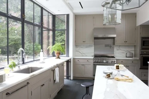 industrial white kitchen - large windows - 287104544964561106_8Xi4wmzS_c