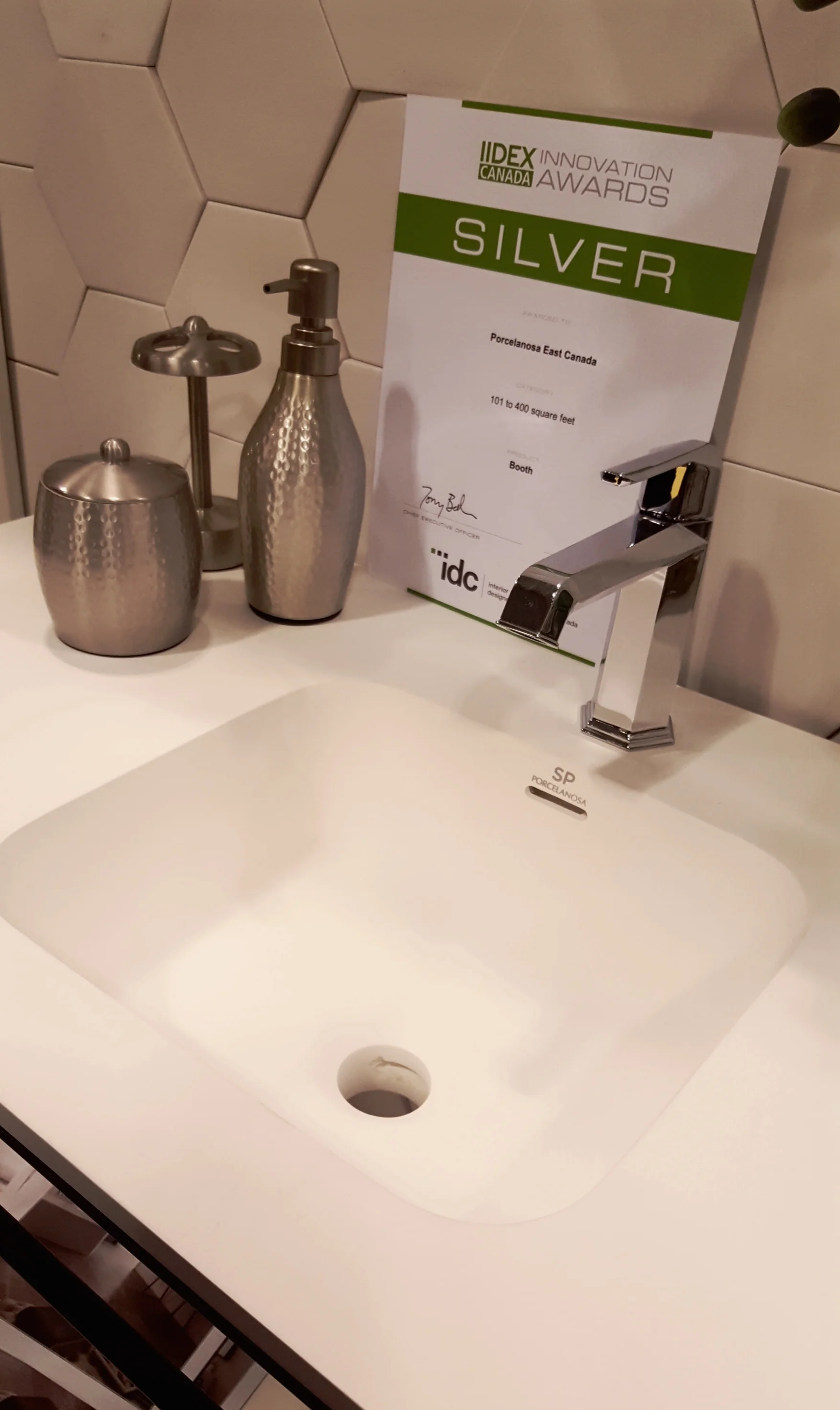 I love the matte finish on this sink. From Porcelanosa