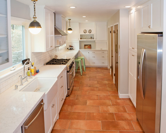 Terracotta tiles are fresh again. Do use this timeless tile in kitchens and bathrooms with a matte finish and a large dose of white for a fresh look.