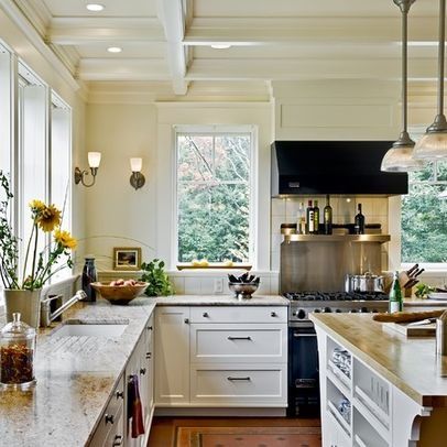 traditional kitchen with curb backsplash.jpg