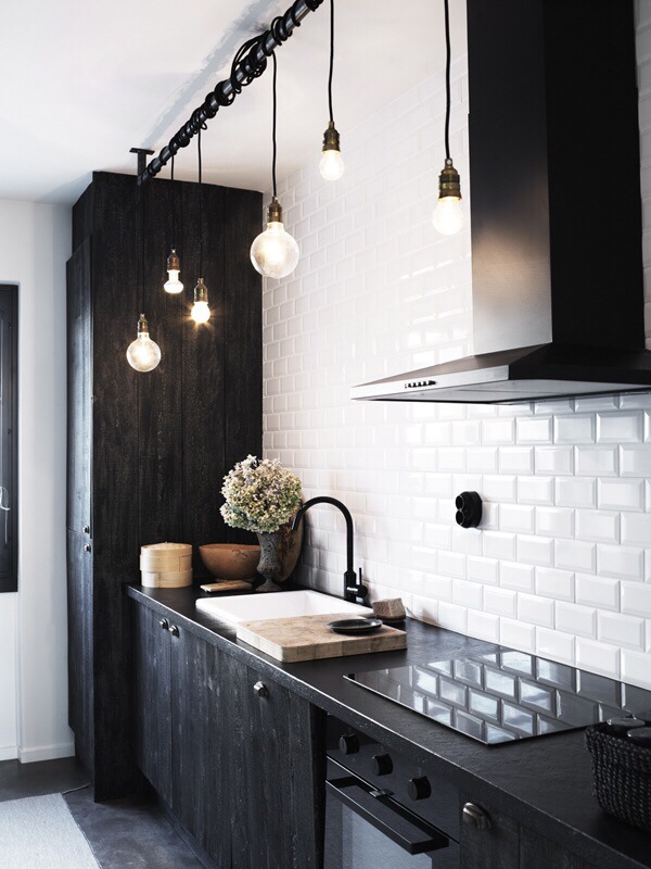Beautiful-Black-White-Kitchen.jpg