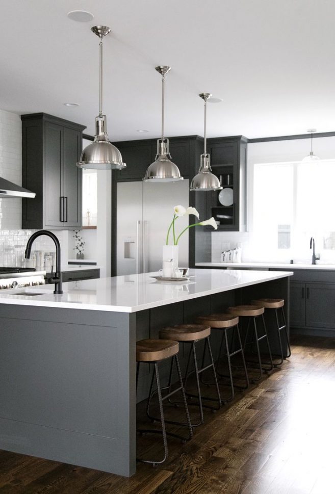 black-and-white-kitchen-backsplash-ideas-plus-vintage-stools-657x969.jpg