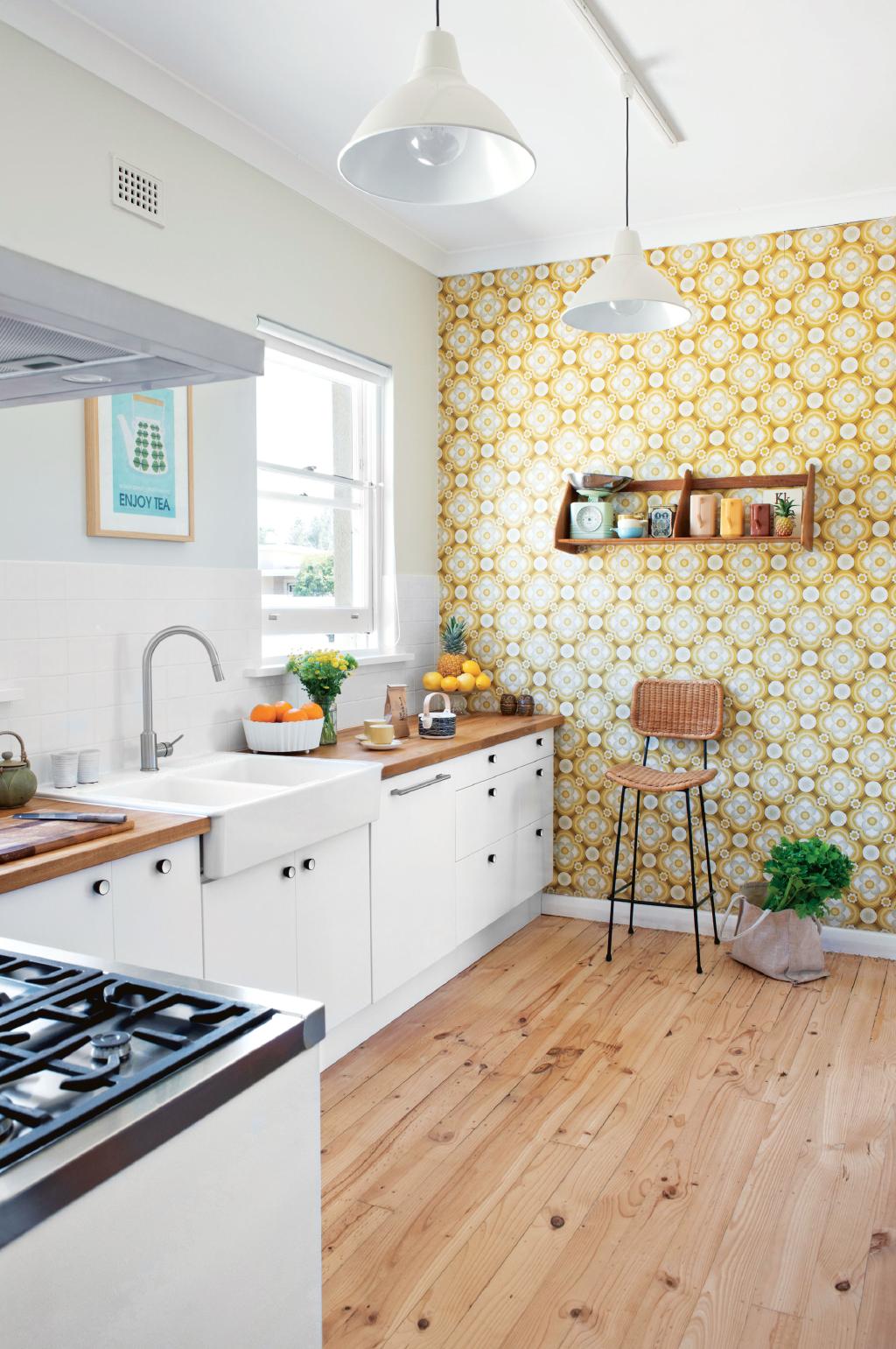 add vintage looking wallpaper