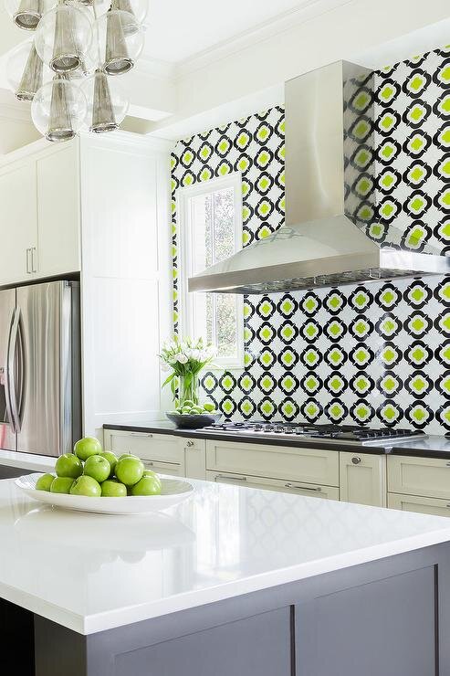 green-black-galeria-marble-mosaics-quatrefoil-glass-kitchen.jpg