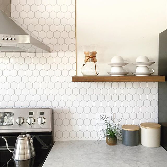 white-hex-backsplash-by-anna-smith-of-annabode-co-of-penny-round-kitchen-backsplash.jpg