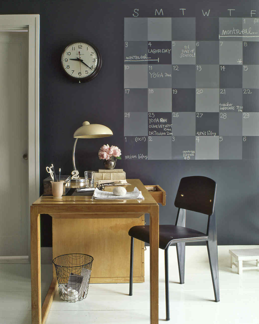 If you use different shades of paint, you too can create a super friendly wall calendar for the family.