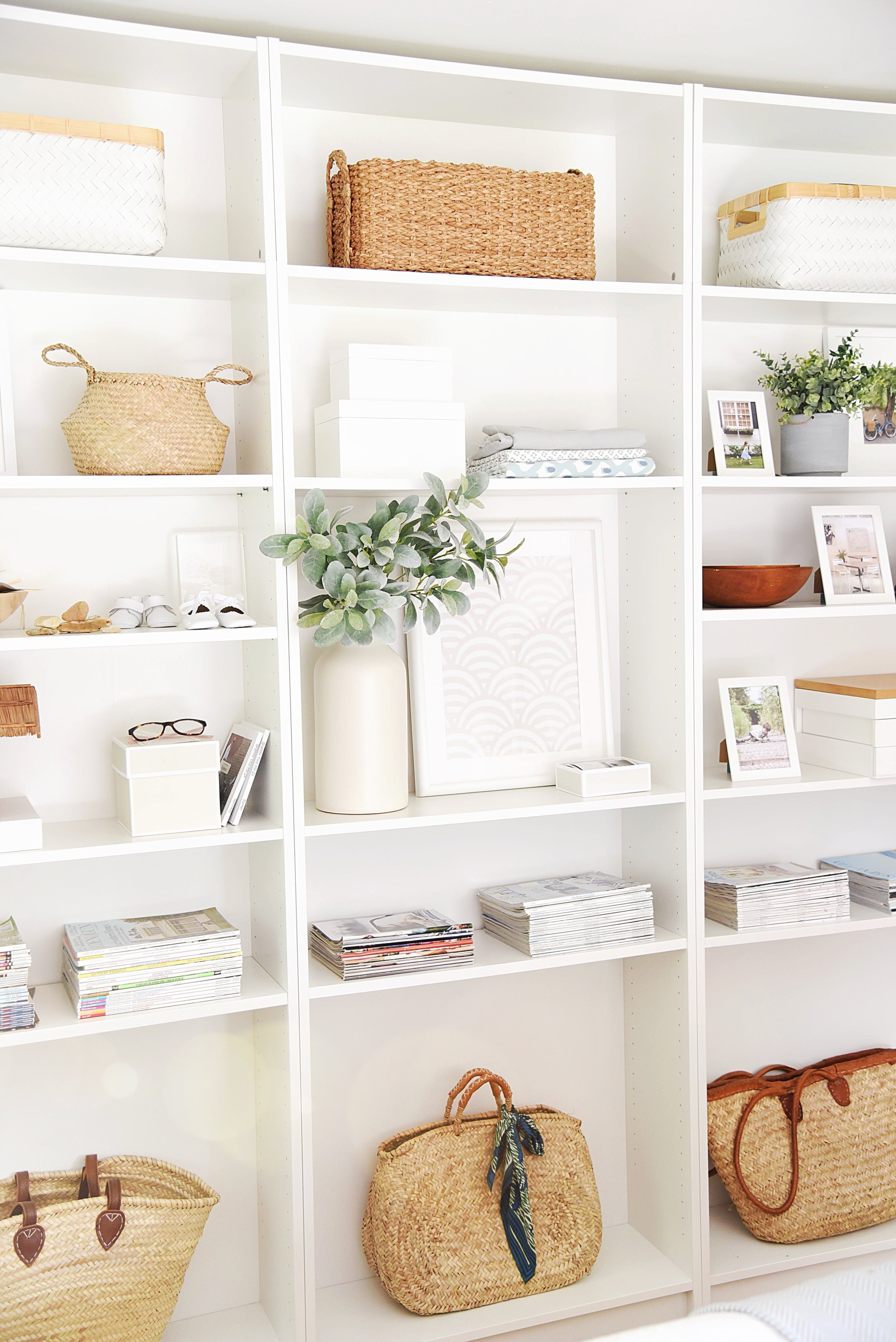 bookshelf+styling+_+11+tips+&+tricks+for+what+to+display+and+how+to+style+it+by+@michellecannonsmith.jpg