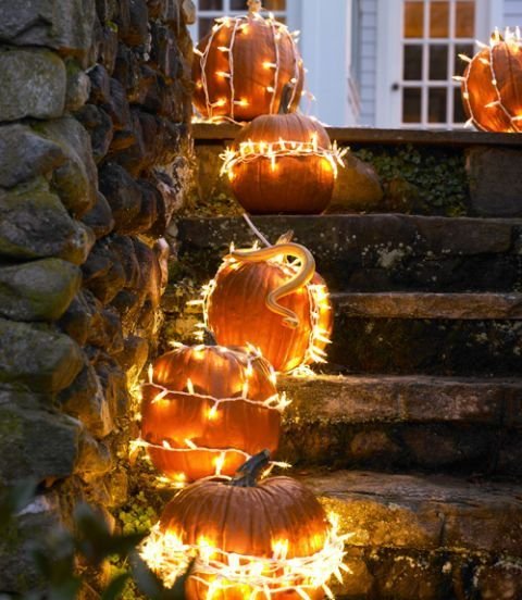 halloween-decoration-ideas-fire-pumpkins-1625869233.jpeg