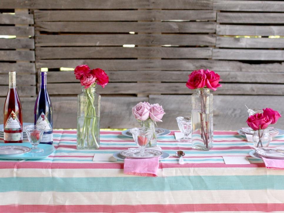 Original_Manvi-Hidalgo-Summer-Table-Settings-Vintage-Barn-Background-Pink-Blue-Table_s4x3.jpg.rend_.hgtvcom.966.725.jpeg
