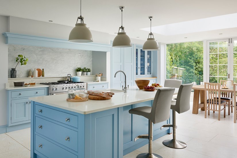 blue-english-kitchen-with-lots-of-light.jpg