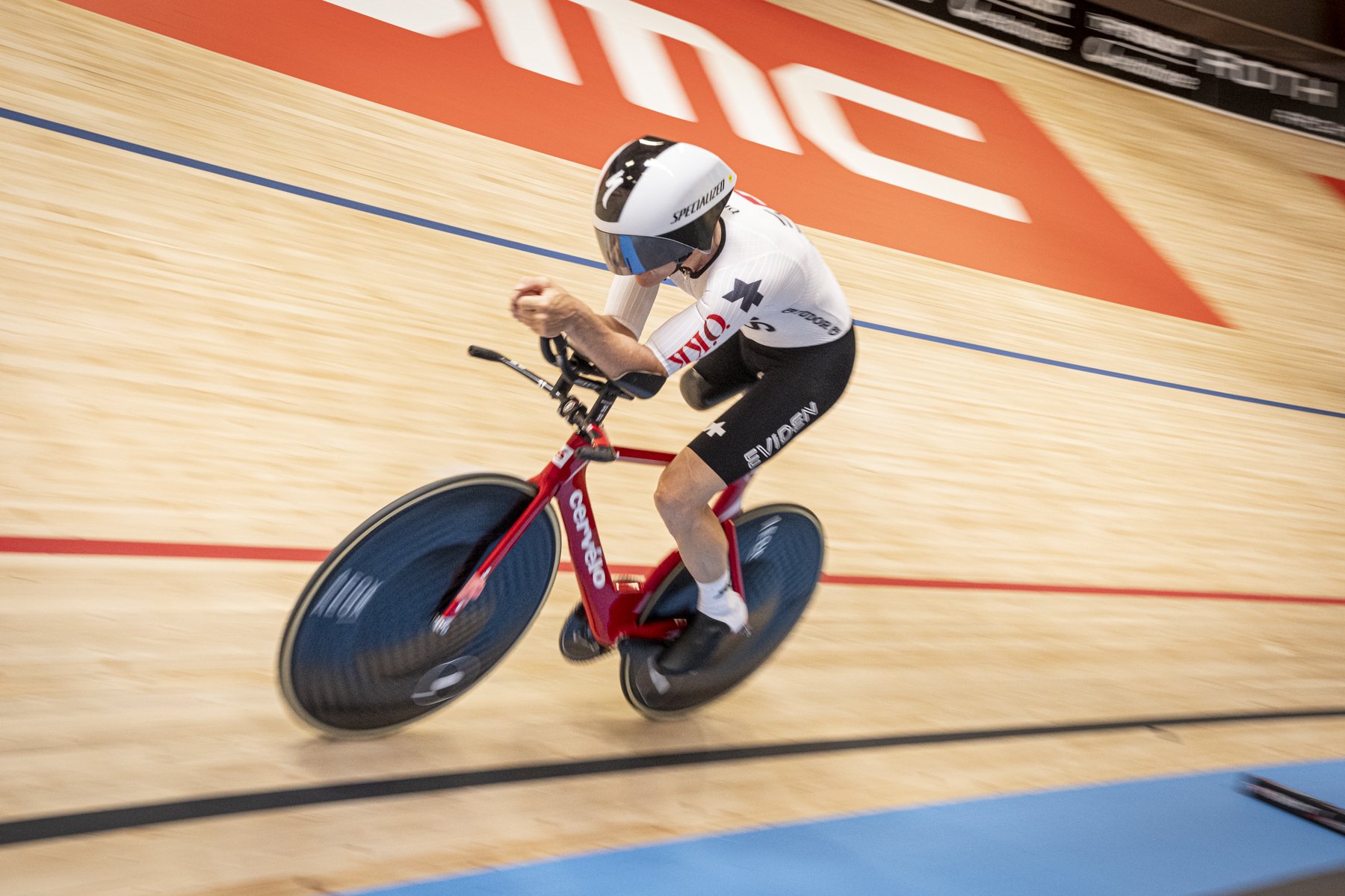 Buchli_Fotografie_Stundenrekord Roger Bolliger_116558.jpg