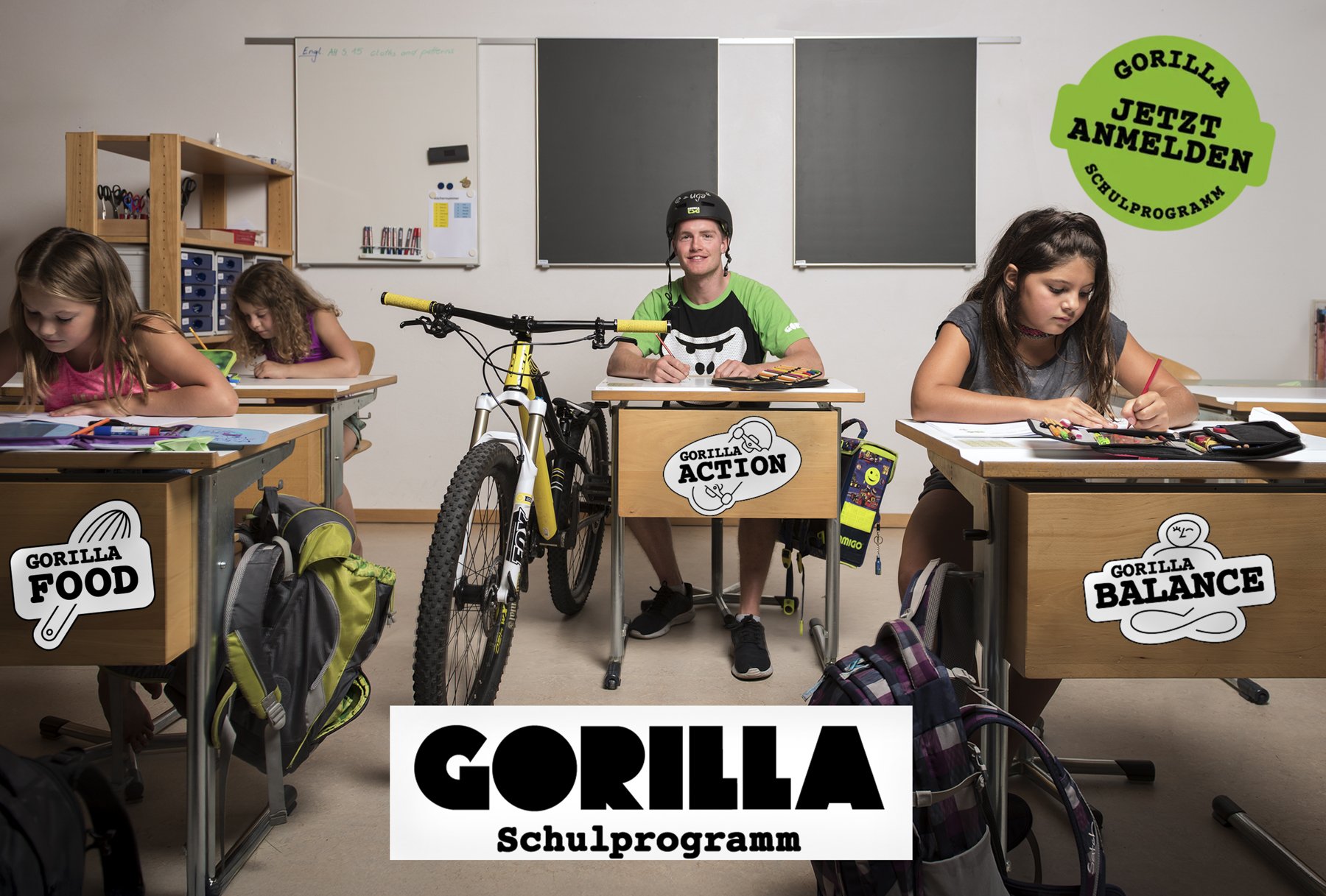 Gorilla_im_Schulzimmer-Bearbeitet Kopie-Bearbeitet.jpg