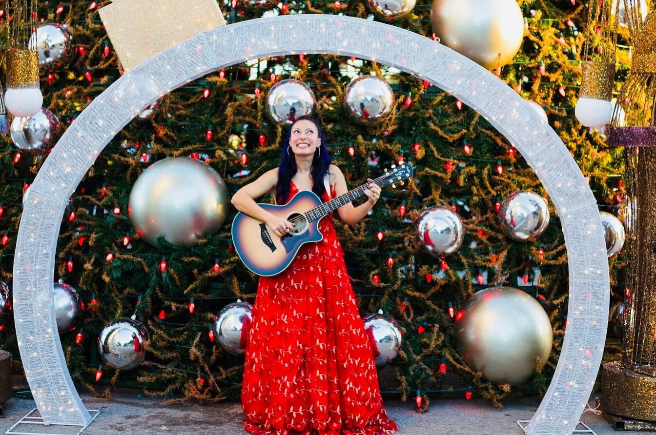 ❤️❤️❤️MERRIEST CHRISTMAS EVE, Y&rsquo;all!!!!❤️❤️❤️
.
.
.
#merrychristmaseve #corsicanatx #singersongwriter #newalbumcoming2024