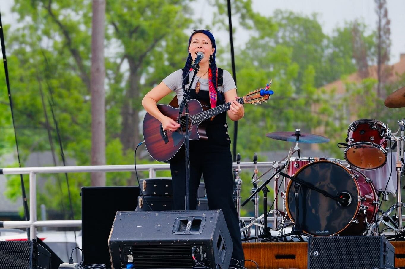 🖤 Eeeeeeek!! Just had the BEST time on the main stage! Thank you to @derrickdayscorsicana for having me and Carey Dean and team for helping it all run smoothly!!! And a HUGE thank you to everyone who came out bright and early to support! I appreciat