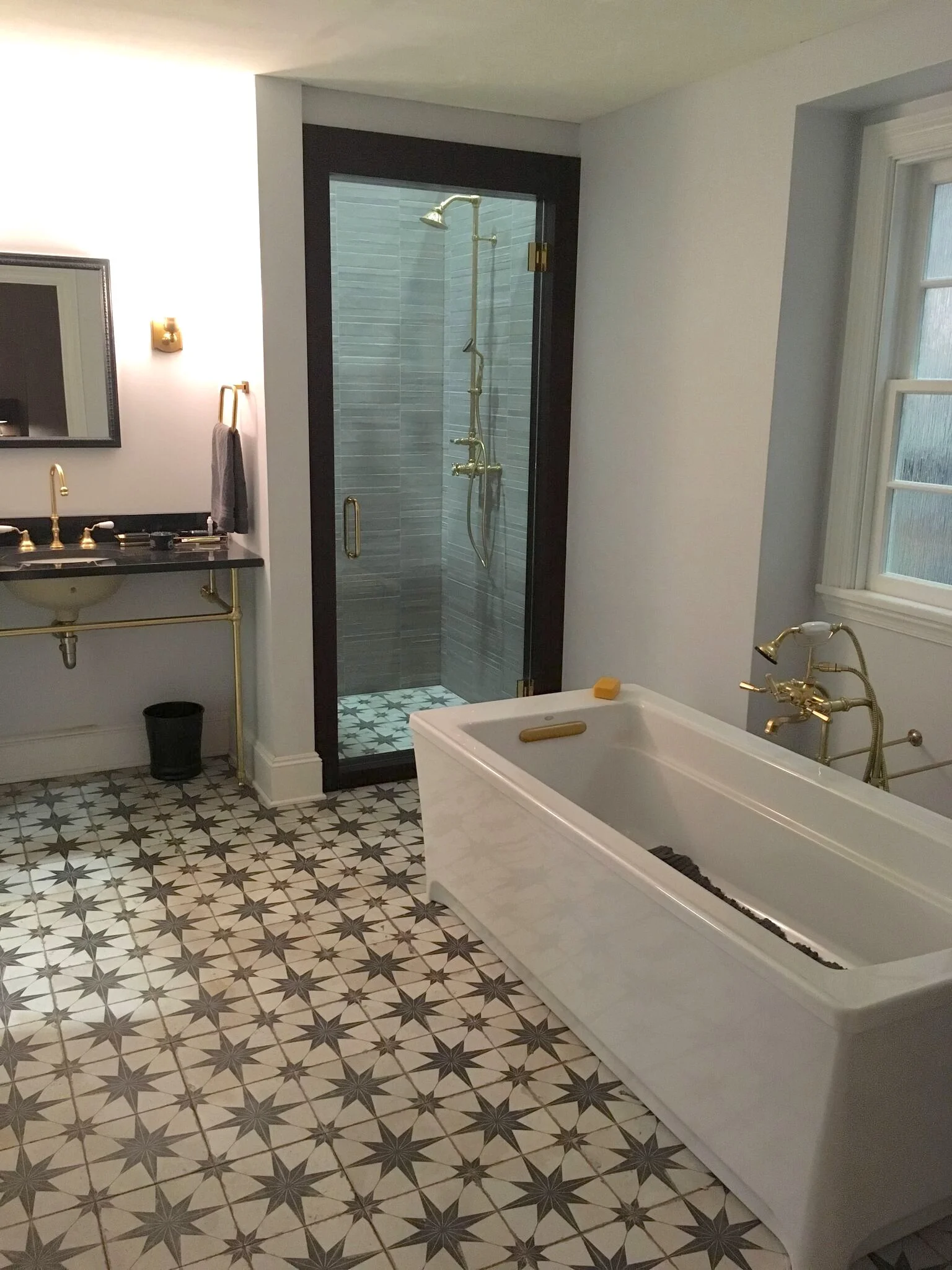  Int. Campbell’s Bathroom 