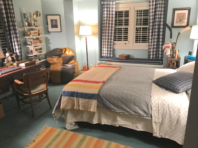  Int. Grizz’s Bedroom 