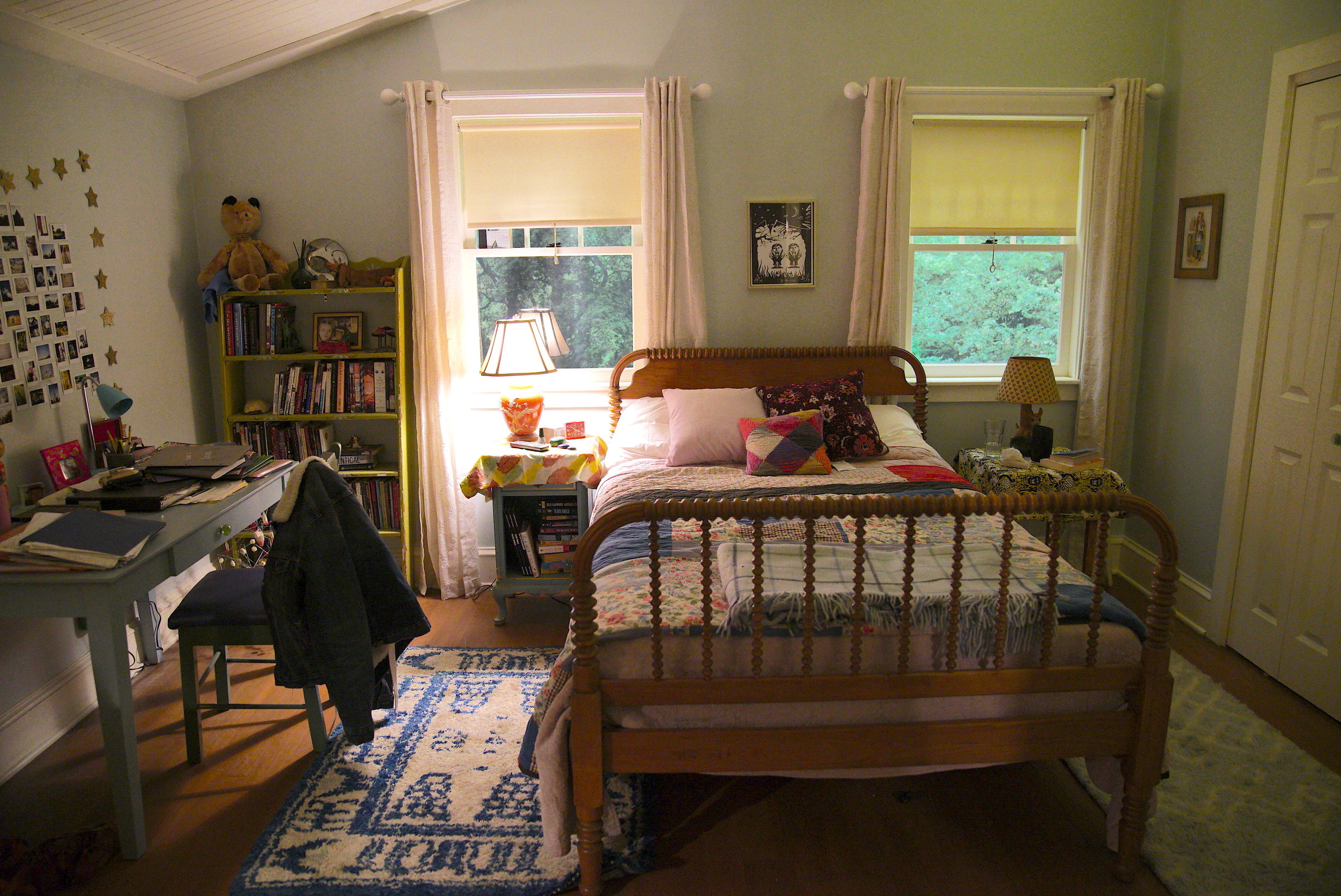  Int. Allie’s Bedroom 