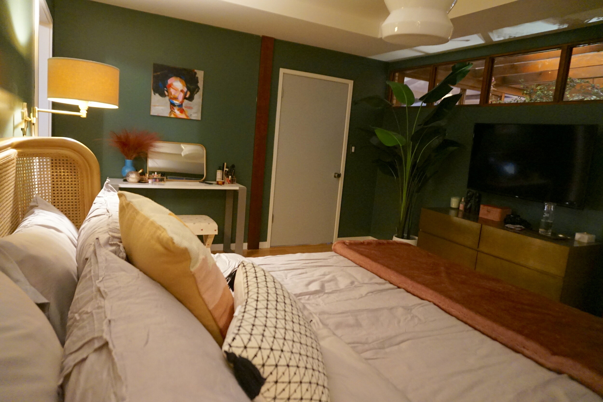 bedroomtowardsentry.JPG