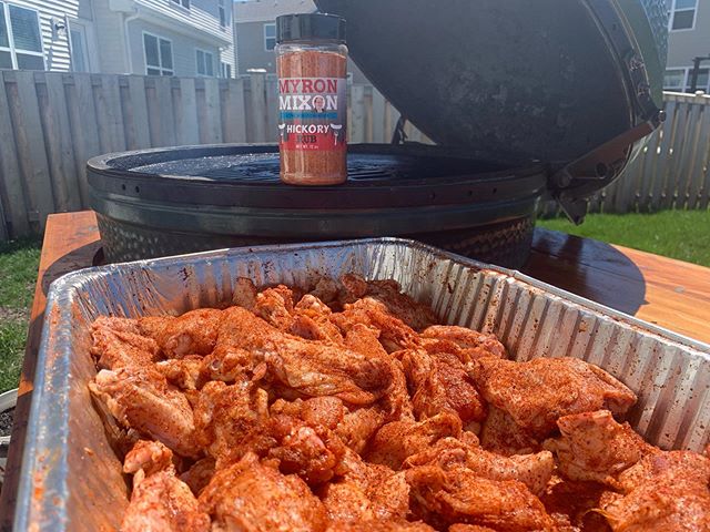 Rocking some wings with @myron.mixon rub on them!!! Always #manmeatbbq on all your BBQ posts.

Dont forget that a new podcast comes out every Thursday at manmeatbbq.com and via iTunes. 
Do you wanna support MMB Hit is up on Patreon https://www.patreo