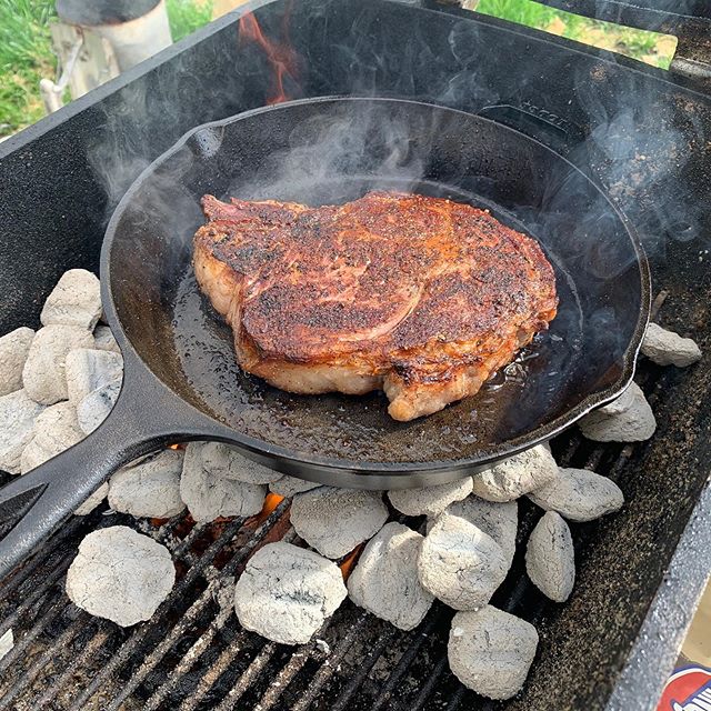 #ad so this past month I got to play around with the new @kingsford hardwood charcoal from @homedepot and we had a great time! Always #manmeatbbq on all your BBQ posts.

Dont forget that a new podcast comes out every Thursday at manmeatbbq.com and vi
