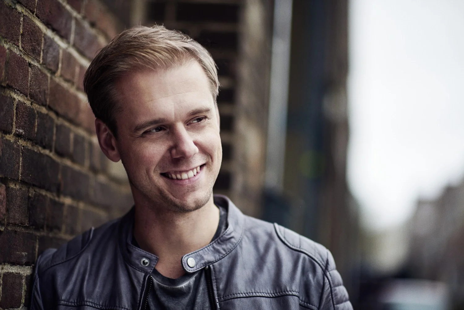 bs-ae-armin-van-buuren-2015051.jpg