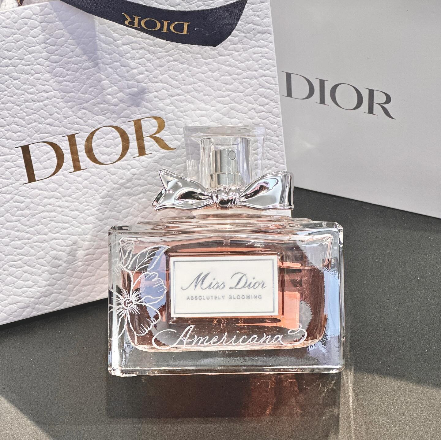 Thank you @diorbeauty for inviting me to be part of several activations for the launch of the new fragrance: Miss Dior Parfum (not pictured). 

#losangelesartist #losangelescalligraphy #eventartist #losangelescalligrapher #losangelesengraver #engravi
