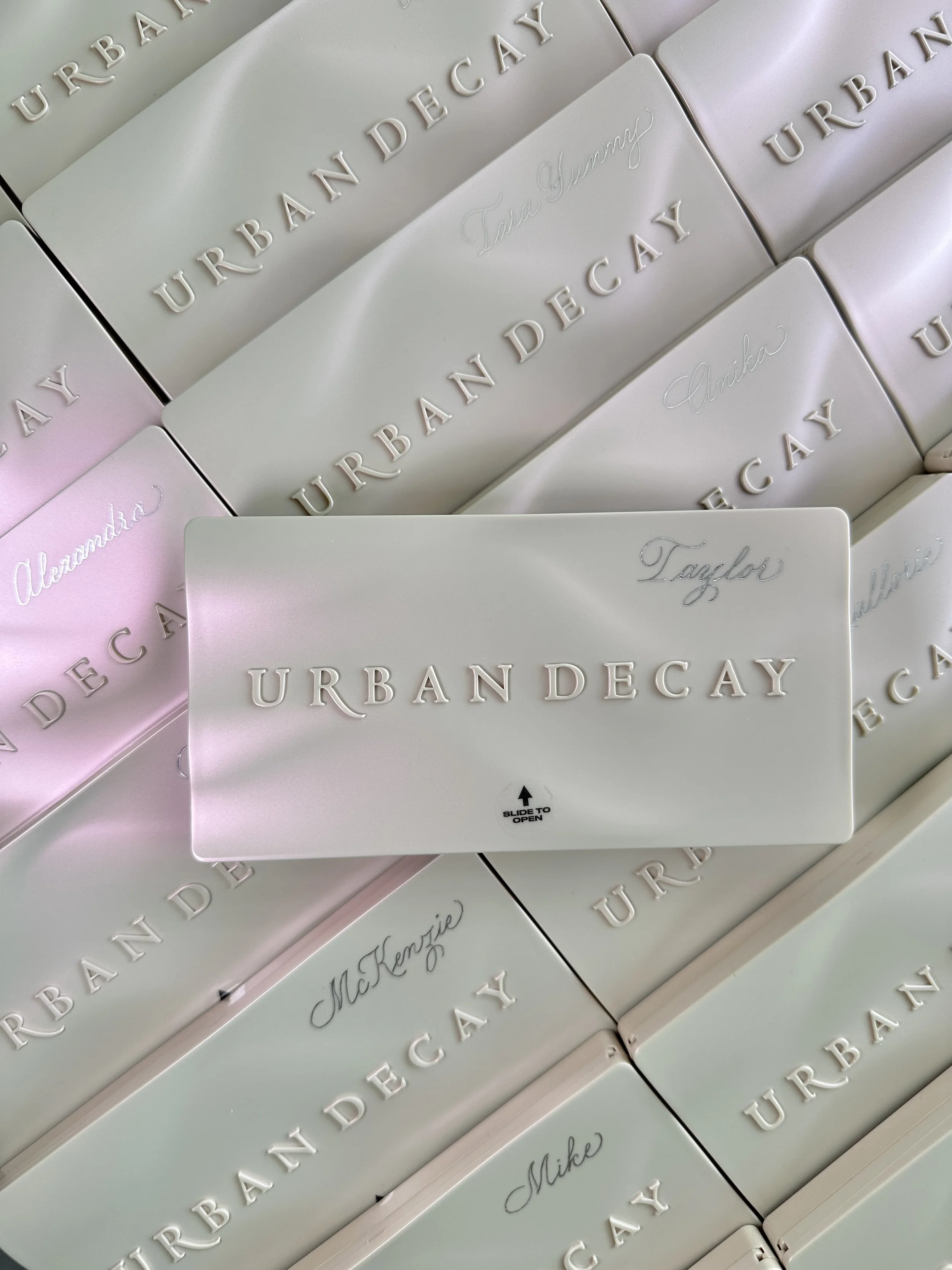Urban Decay - makeup palette gifting