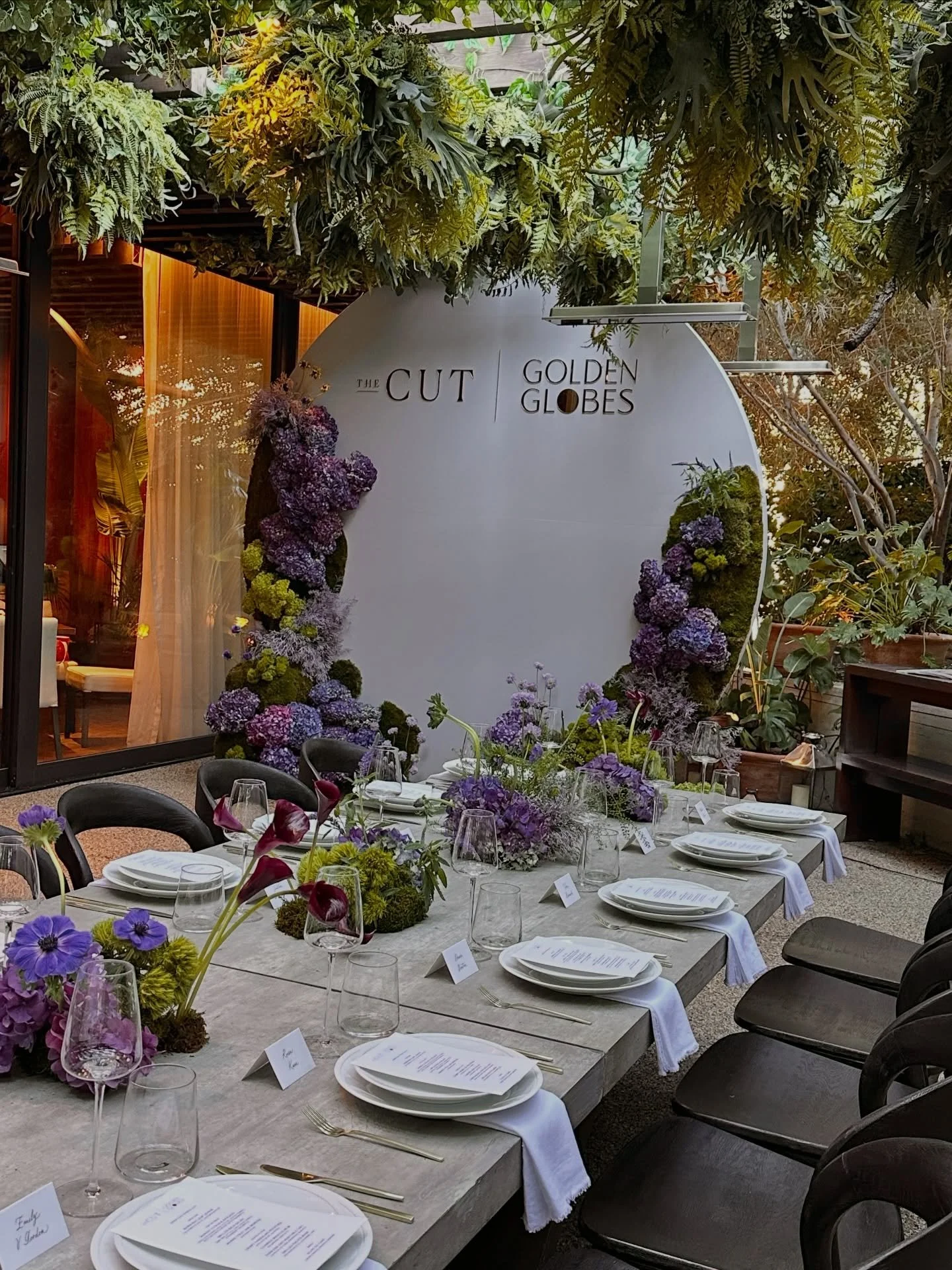 Kicked off Golden Globe weekend with a morning at WeHo Edition by hand calligraphing place cards for some on-screen icons.

Hand wrote double-sided place cards so that guests can see the names across the table and on the side. (It helps avoid awkward