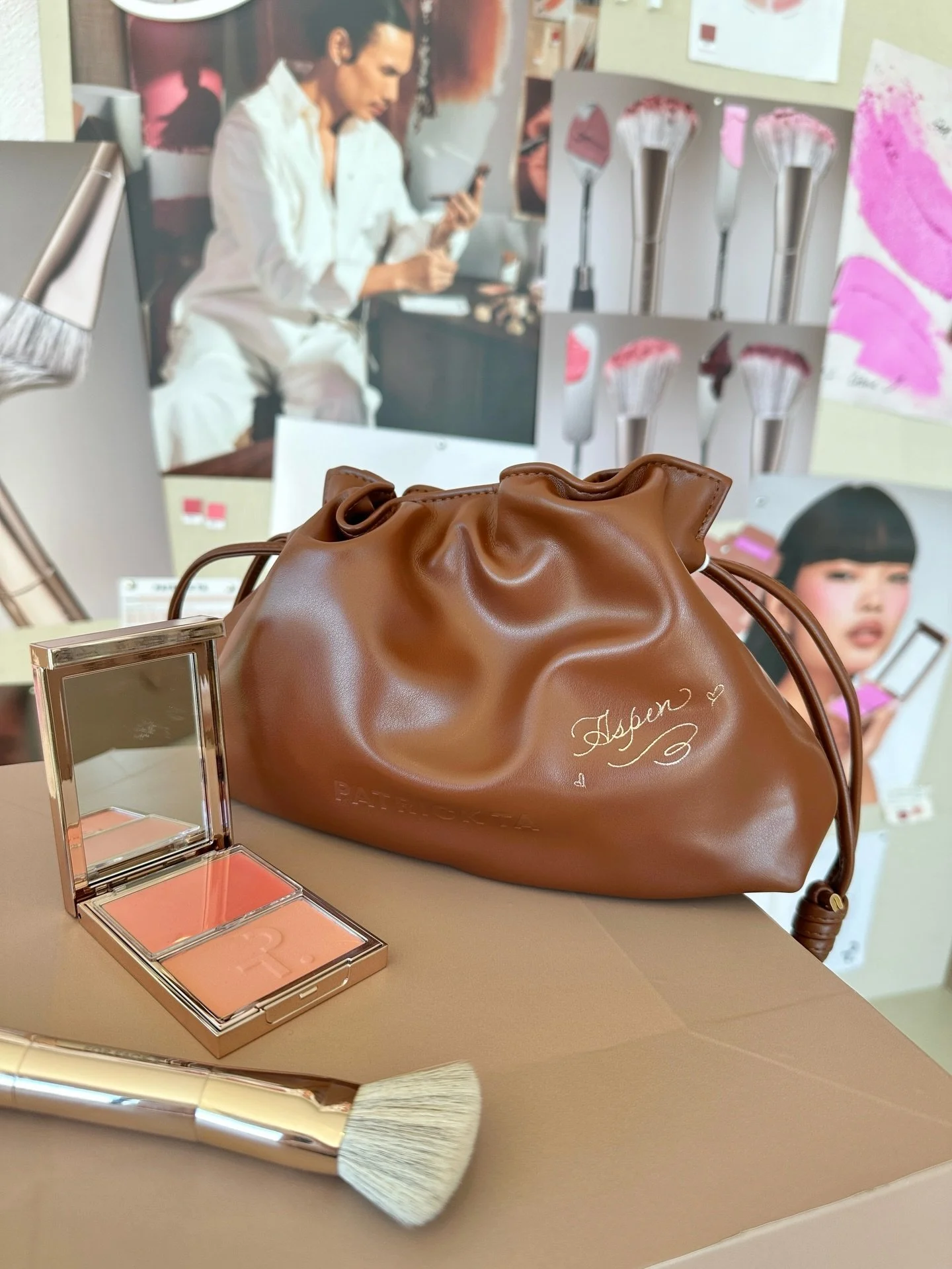 It&rsquo;s not just a makeup bag &mdash; it&rsquo;s your makeup bag. Let&rsquo;s make yours personalized. 💕 💄

#losangelescalligrapher #losangelesengraver #hotfoilcalligraphy #brandactivation #experientialmarketing