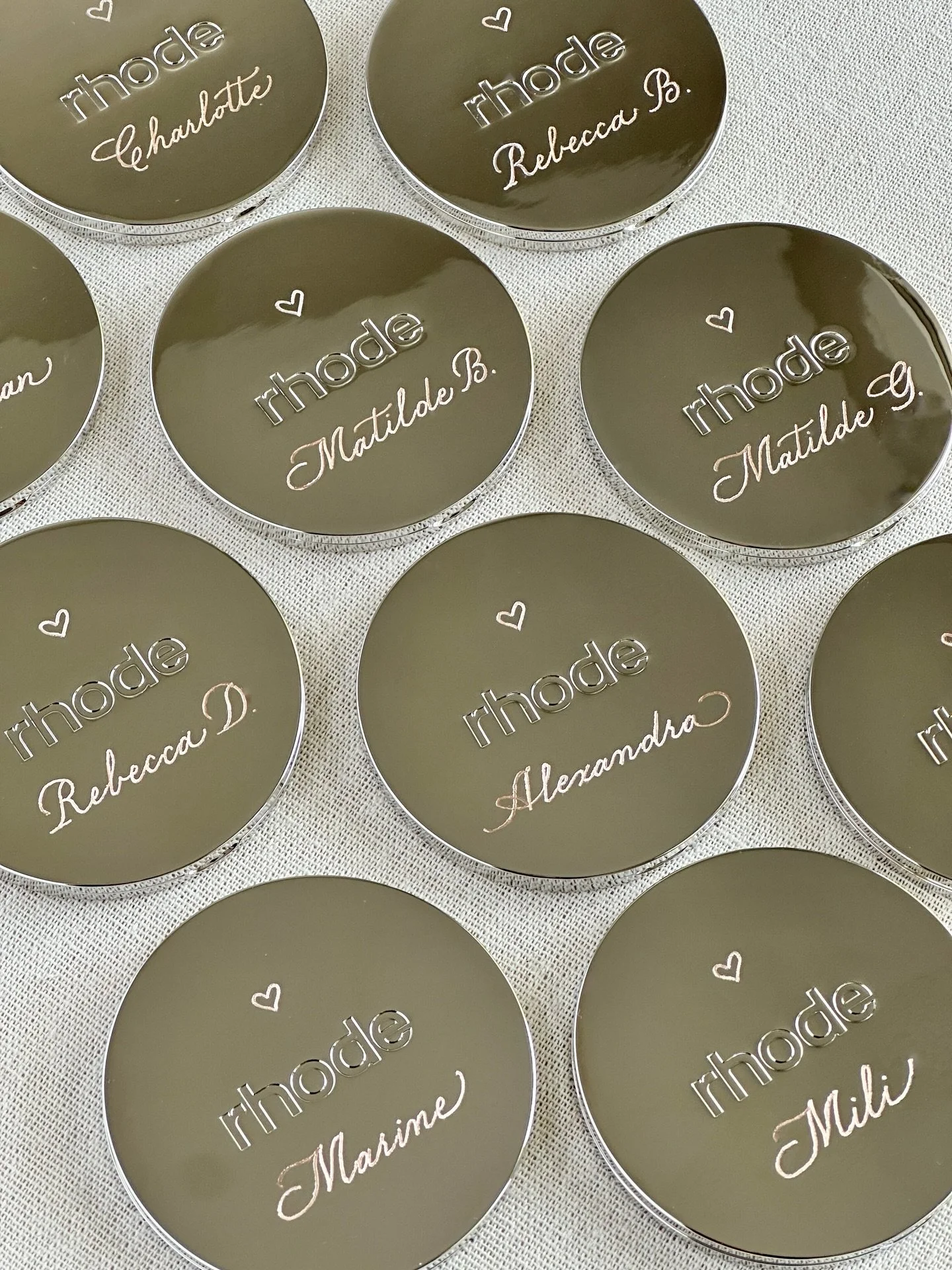 Personalized Rhode compact mirrors.🪞Place cards that also serve as gifts for a bridal shower. 💐

#losangelescalligrapher #losangelesengraver #PersonalizationArtist #personalizedgifts #rhode