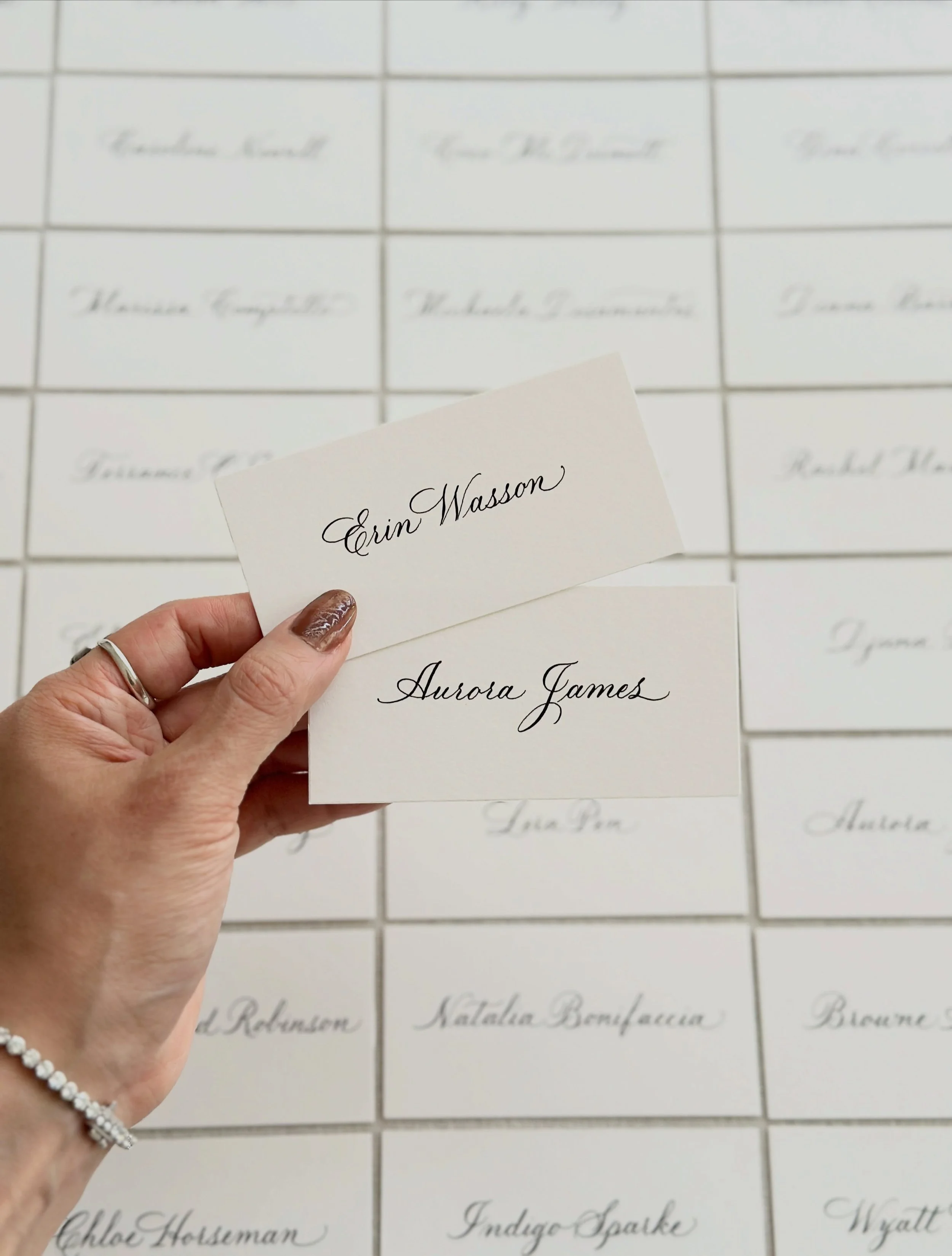 Place cards are the perfect detail to elevate a tablescape while beautifully guiding guests to their seats. ✨

Class calligraphy place cards for Buck Mason. 

#losangelescalligrapher #placecards #eventdetails
