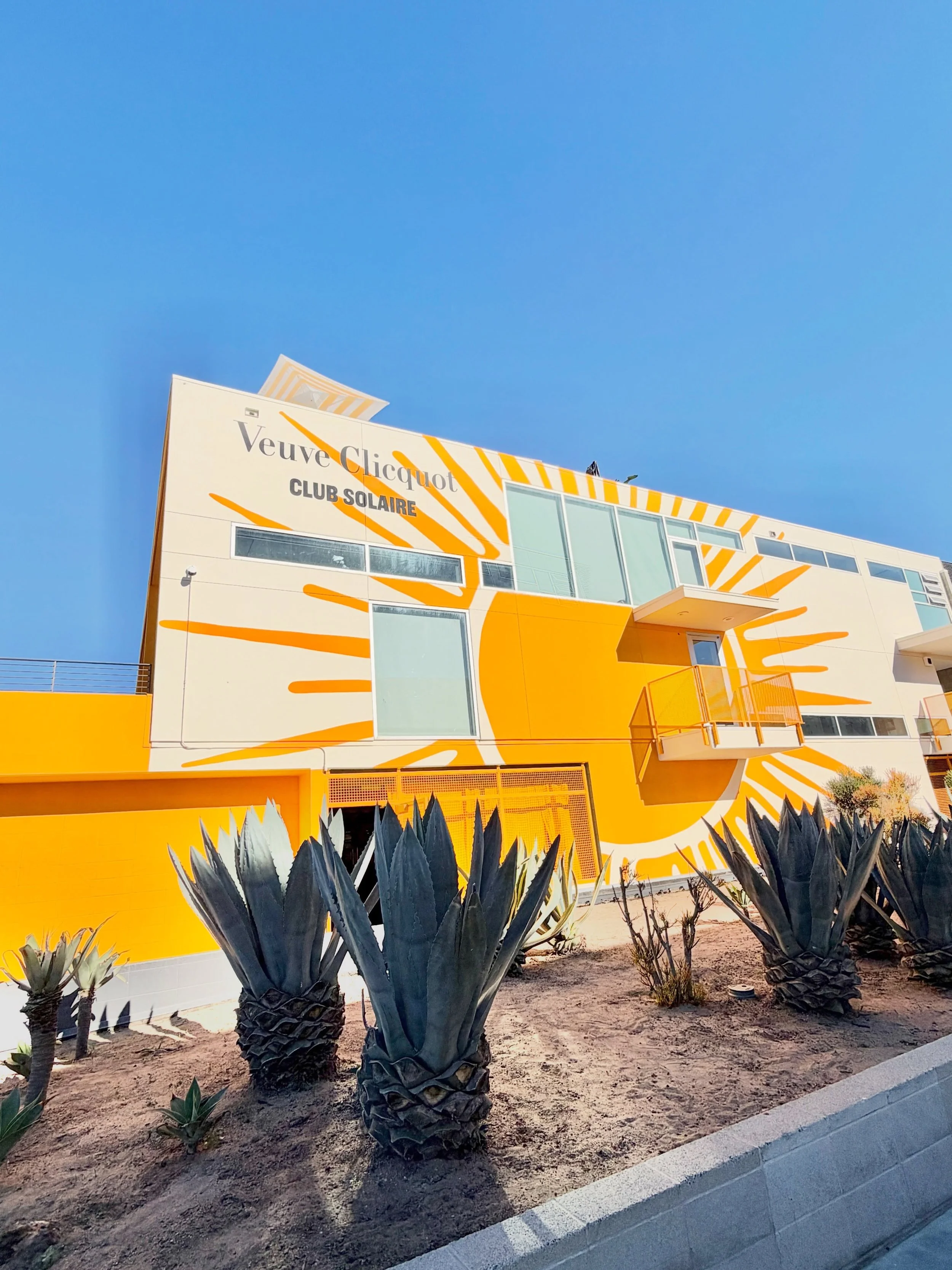 Spent two days at Venice Beach handwriting 300 place cards for the Veuve Clicquot pop-up tasting experience. 

#losangelescalligrapher