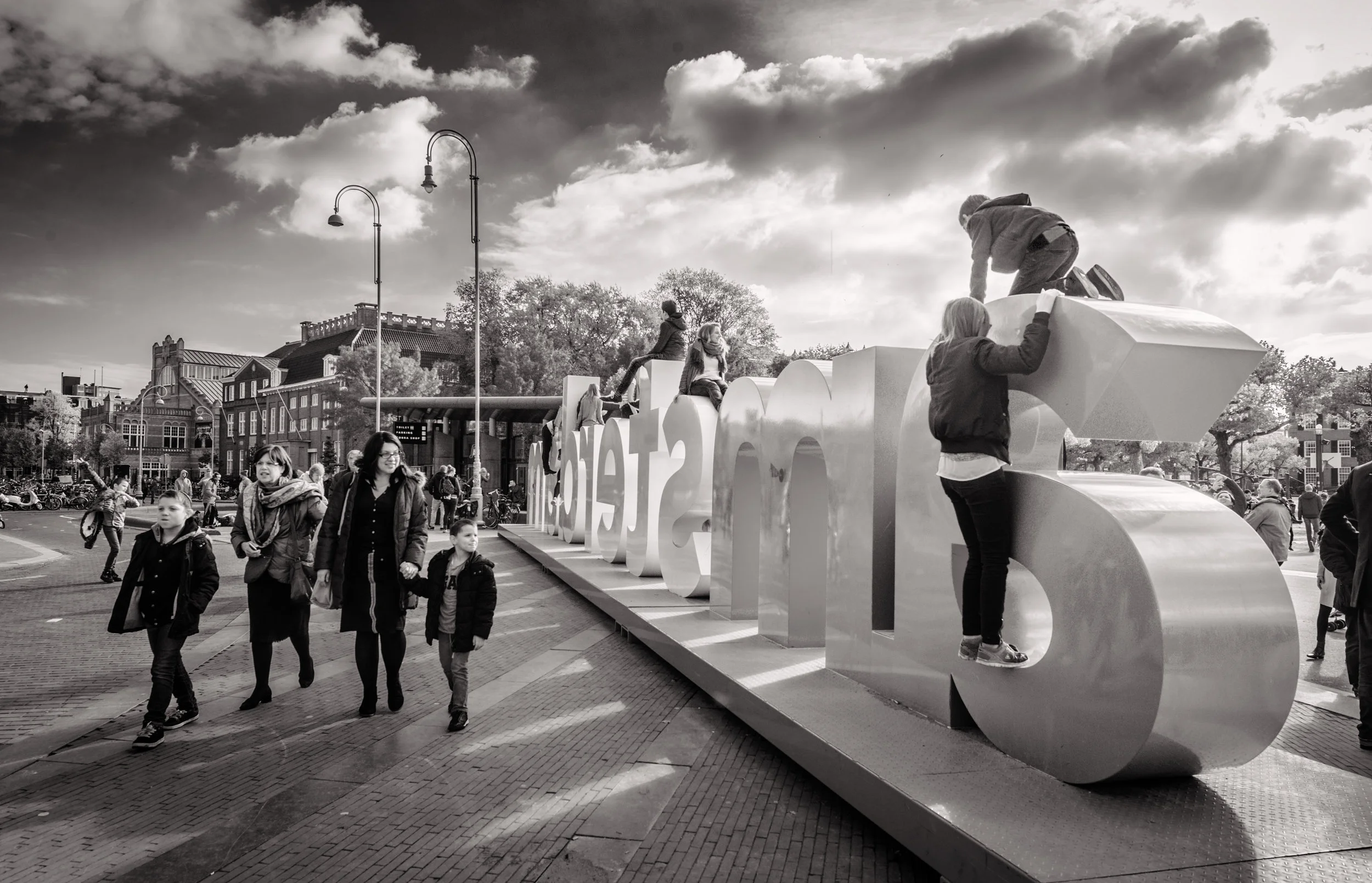 amsterdamplay.jpg