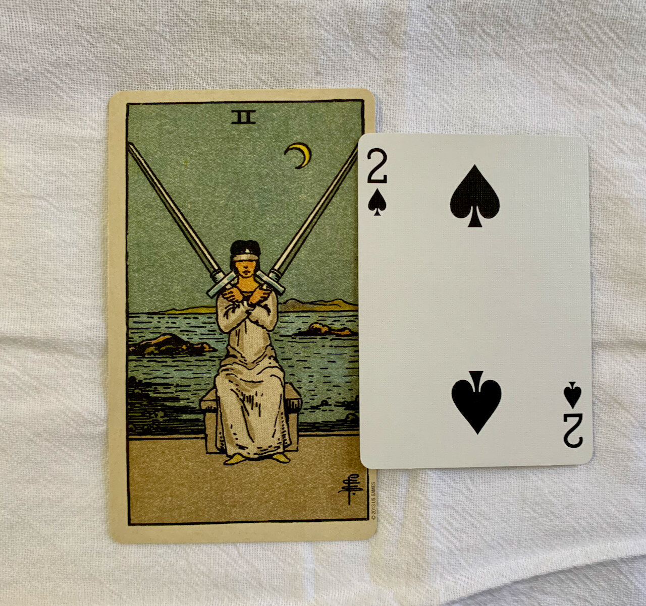 5 Differences Between Lenormand & Tarot Cards, Goddess Elite