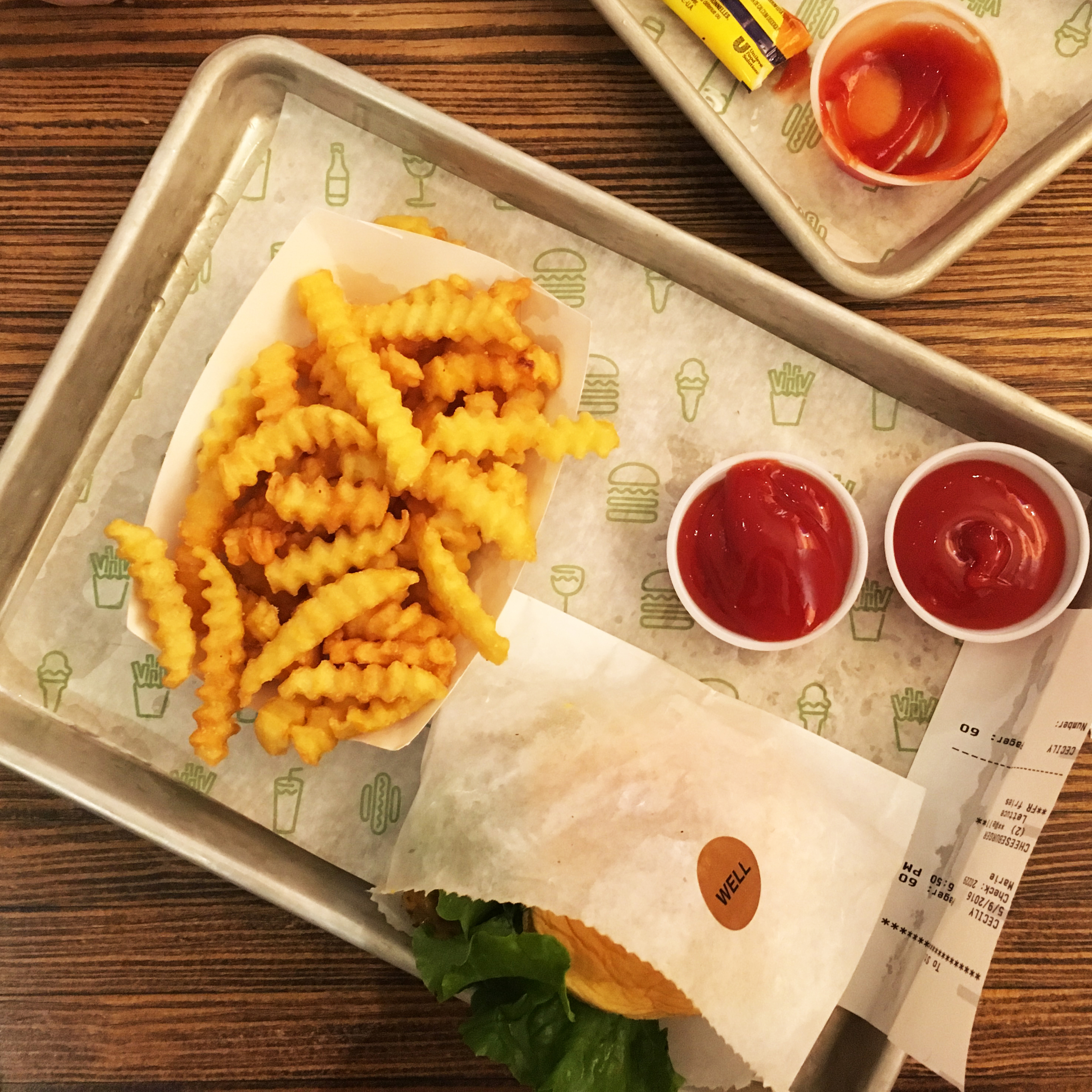 so. so. delicious. every time. ordered the regular cheeseburger with lettuce, fries and lemonade - perfection