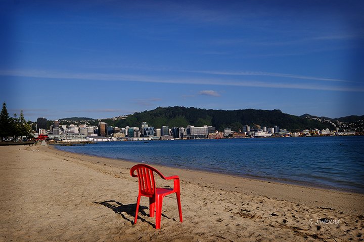 The Red Chair Oriental Bay DSCF4808.jpg