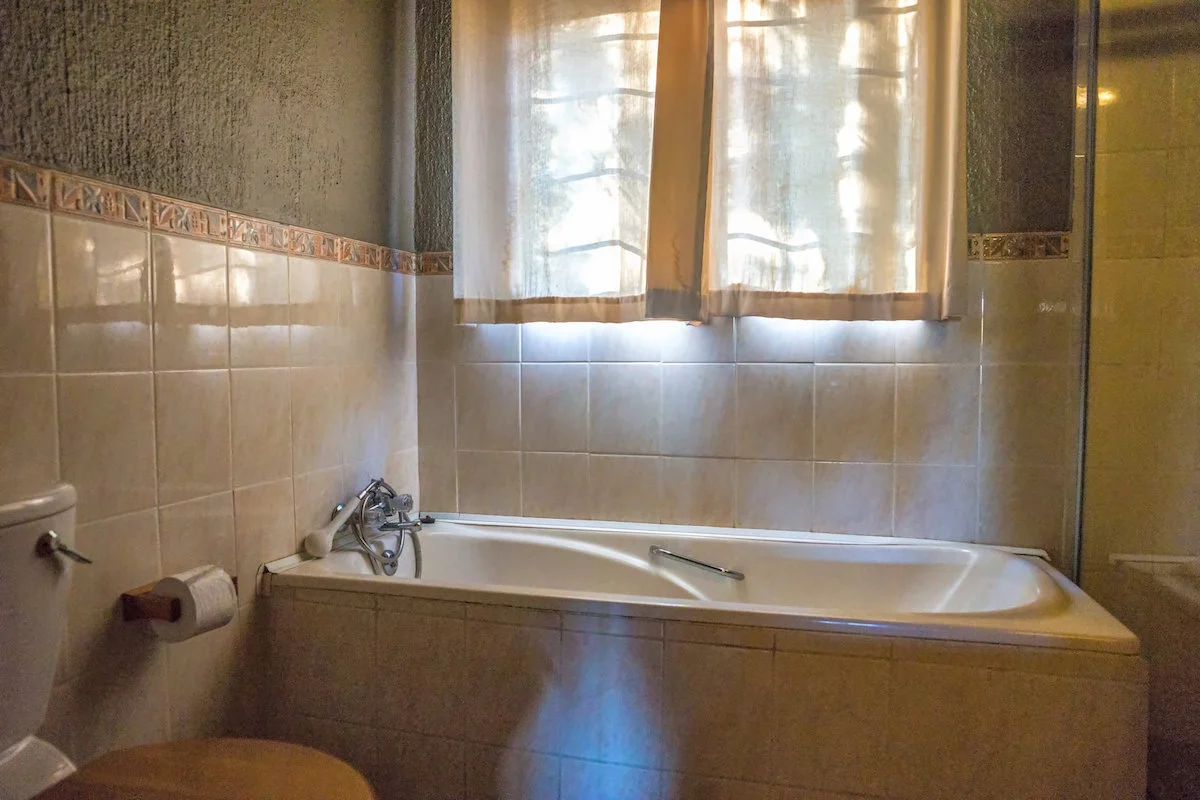 3 Bathrooms (non ensuite)