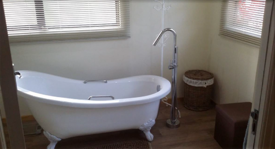 Main bedroom bathroom