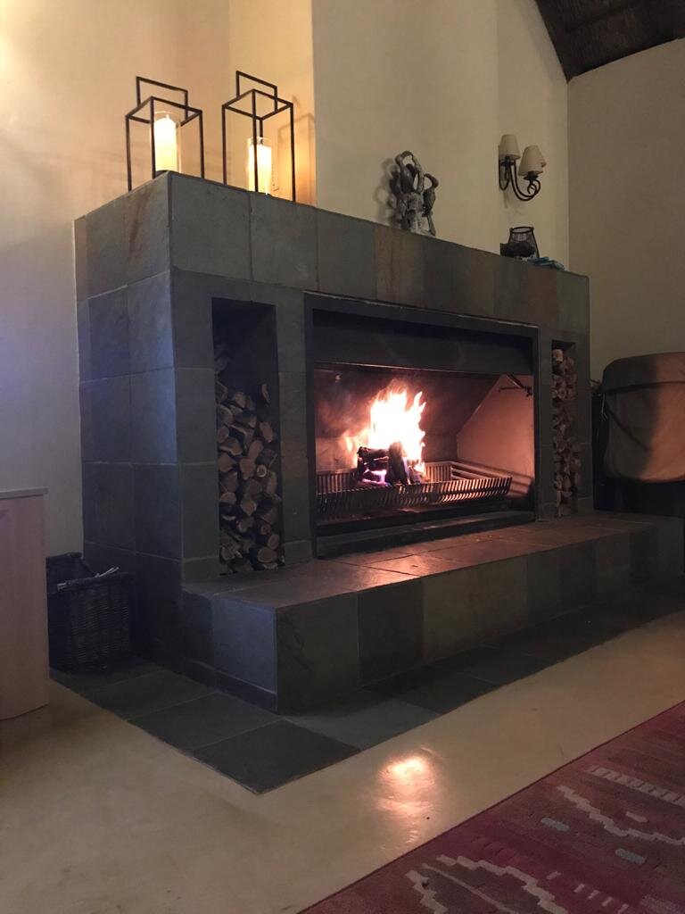 Huge fire place.jpg