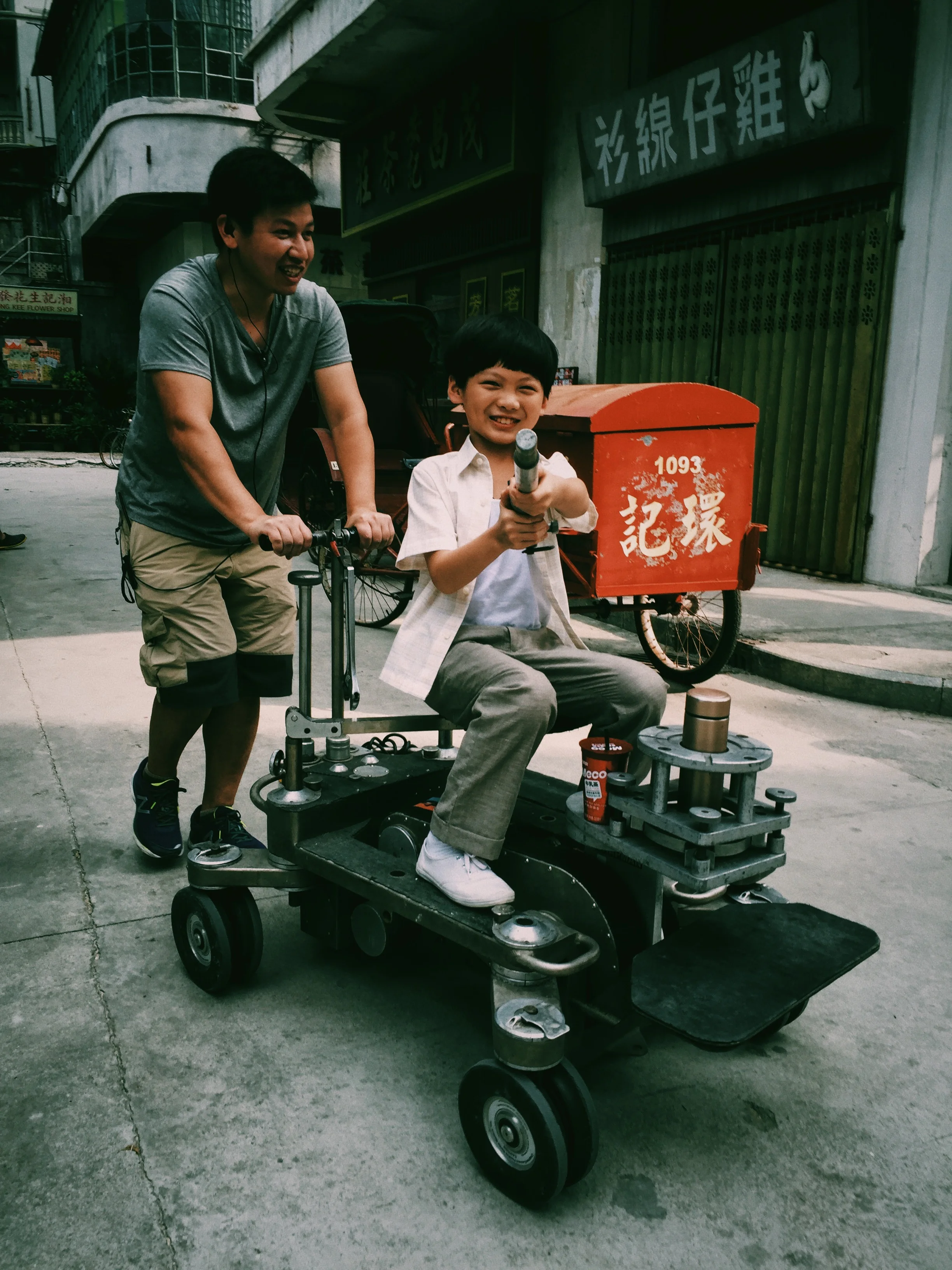 Fengge and Dolly grip A-Kang