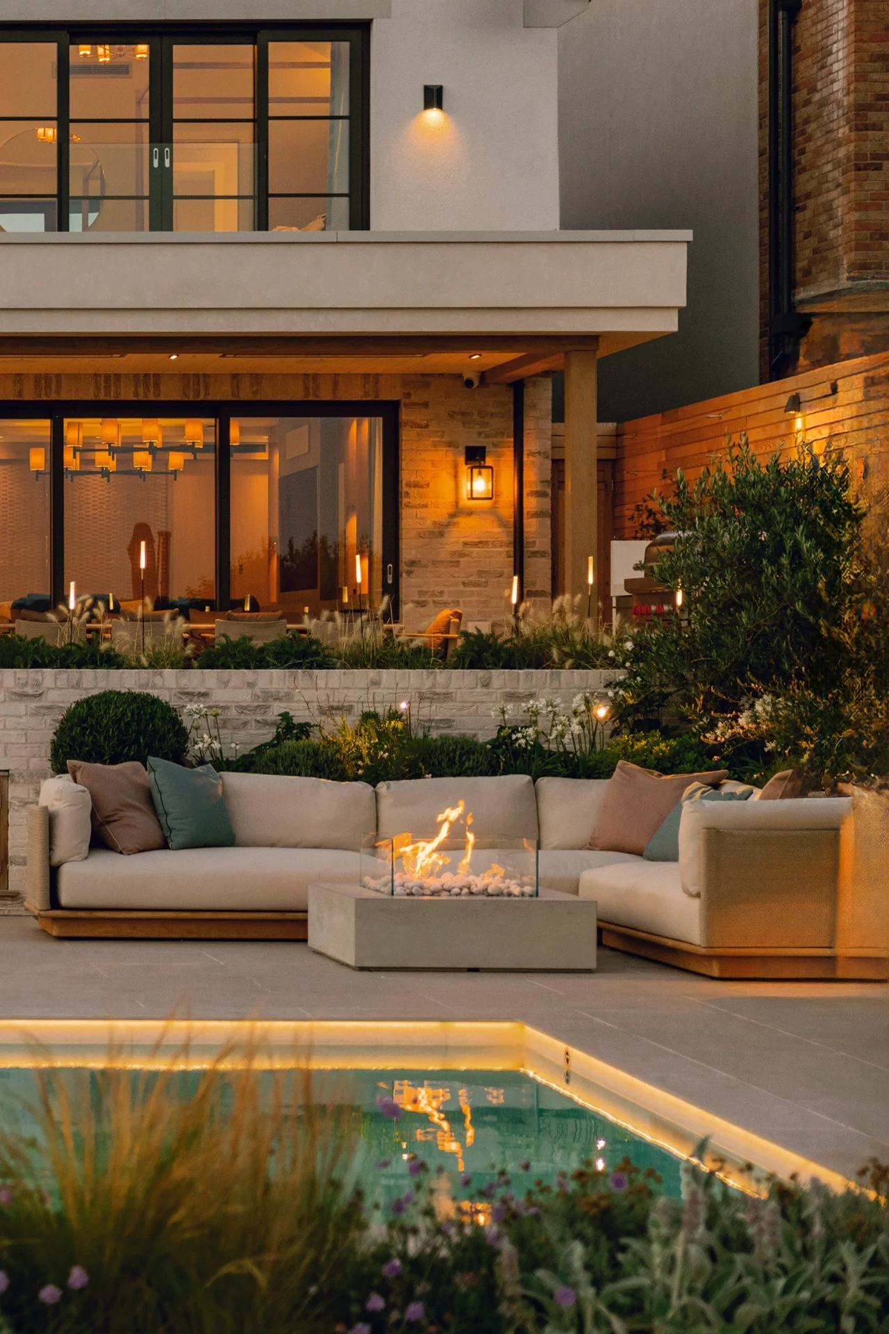 Hawksbee-PA exterior terrace lighting 02.jpg