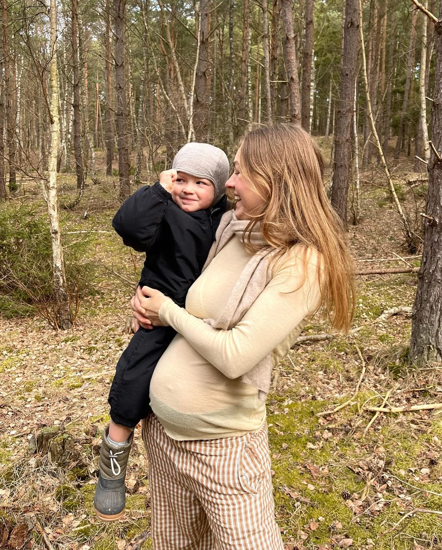 🤎🤎🤎 
Et hjerte i favnen og et i maven! Ca 90 dage til vi skal kysse vores mindste sommerbarn!